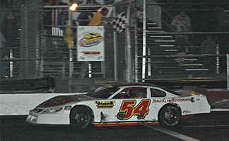 325-finishline.jpg (25897 bytes)