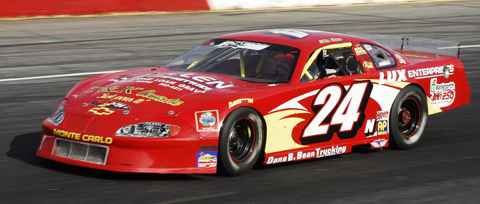 24-700_NM23906.jpg (70977 bytes)