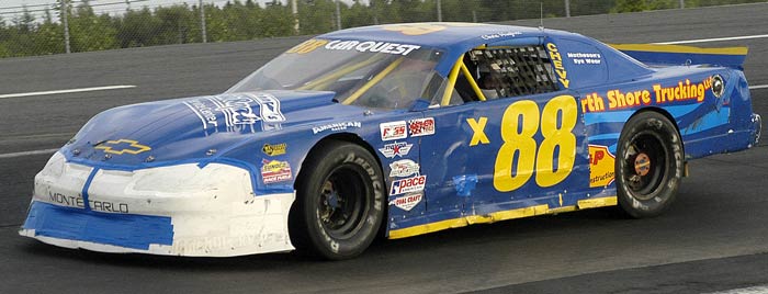 88x-700-DSC_8989.jpg (41820 bytes)